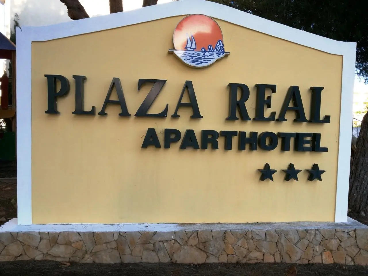 Plaza Real Aparthotel — PLAZA REAL APARTHOTEL