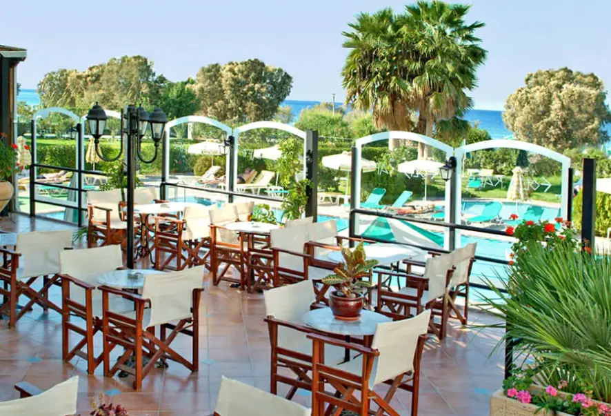 Basen w hotelu Pylea Beach