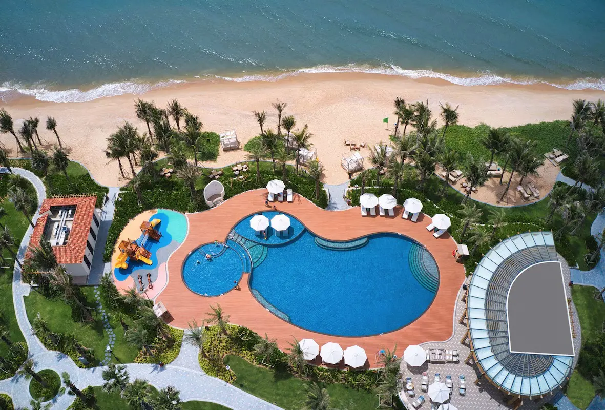 Basen w hotelu Radisson Resort Phan Thiet