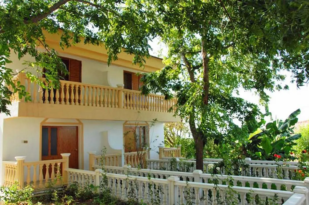 Riverside Garden Resort — RIVERSIDE GARDEN RESORT