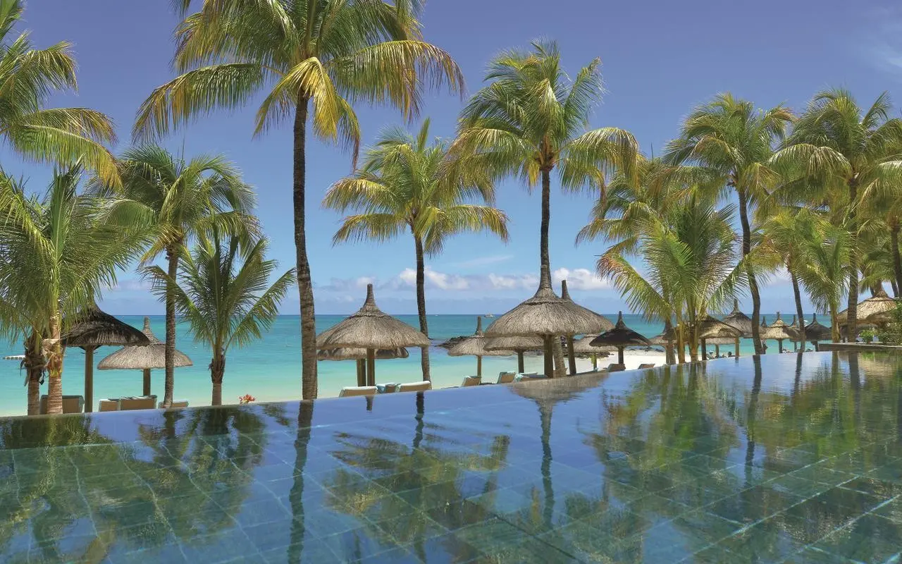 Royal Palm Beachcomber Luxury — ROYAL PALM BEACHCOMBER LUXURY