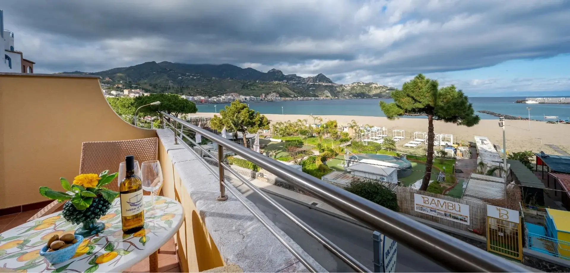 Widok z hotelu Sabbie d'oro Giardini Naxos