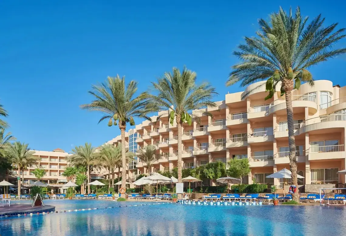 Basen w hotelu Sea Star Beau Rivage