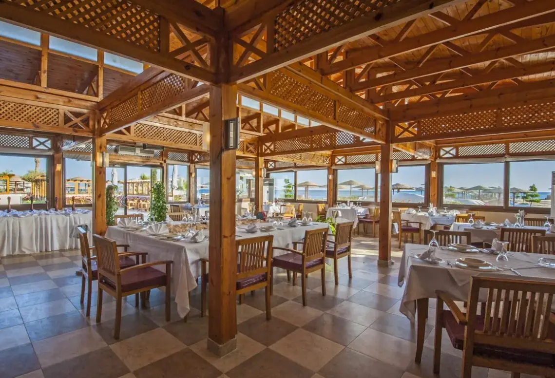 Restauracja i jedzenie w hotelu Sea Star Beau Rivage