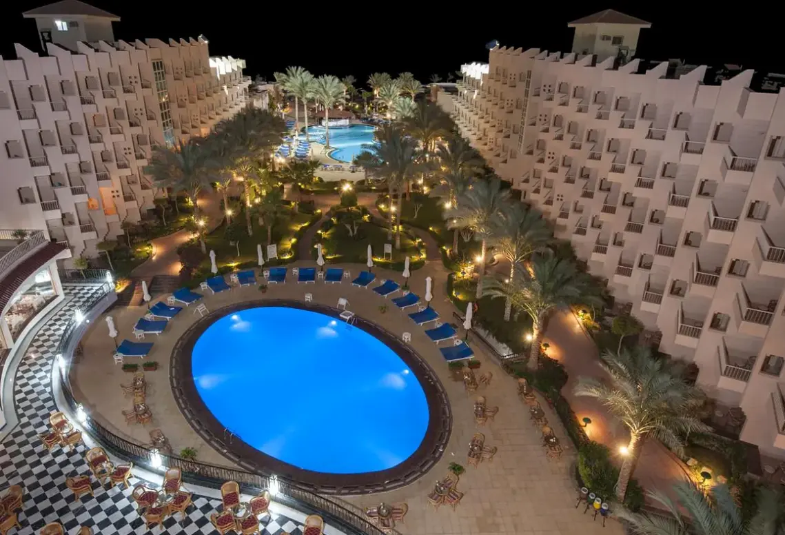 Basen w hotelu Sea Star Beau Rivage