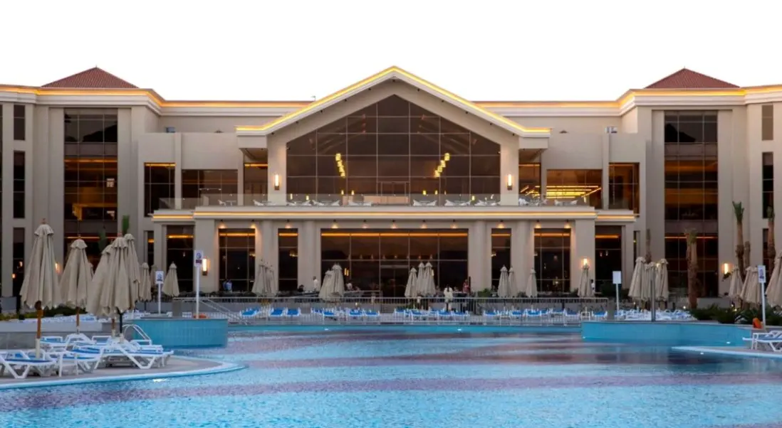 Basen w hotelu Serenity Sky Arc Sahl Hasheesh