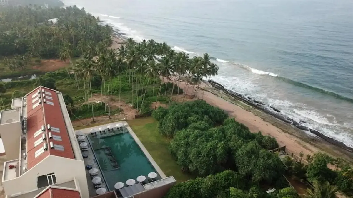 Basen w hotelu The Habitat by Asia Leisure