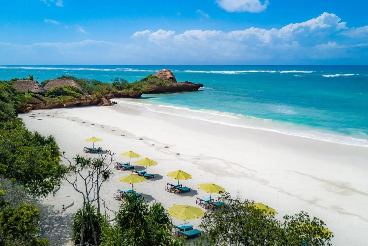 Plaża przy hotelu The Sands At Chale Island
