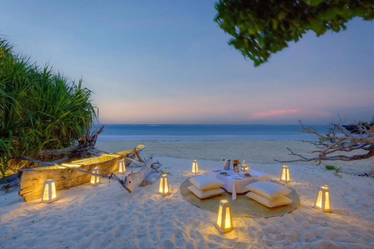 Plaża przy hotelu The Sands At Chale Island