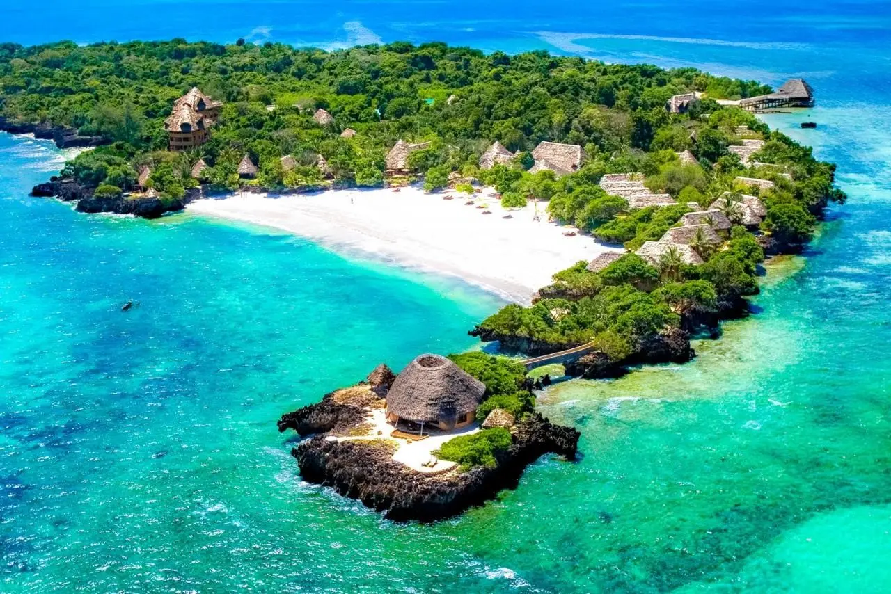 Plaża przy hotelu The Sands At Chale Island