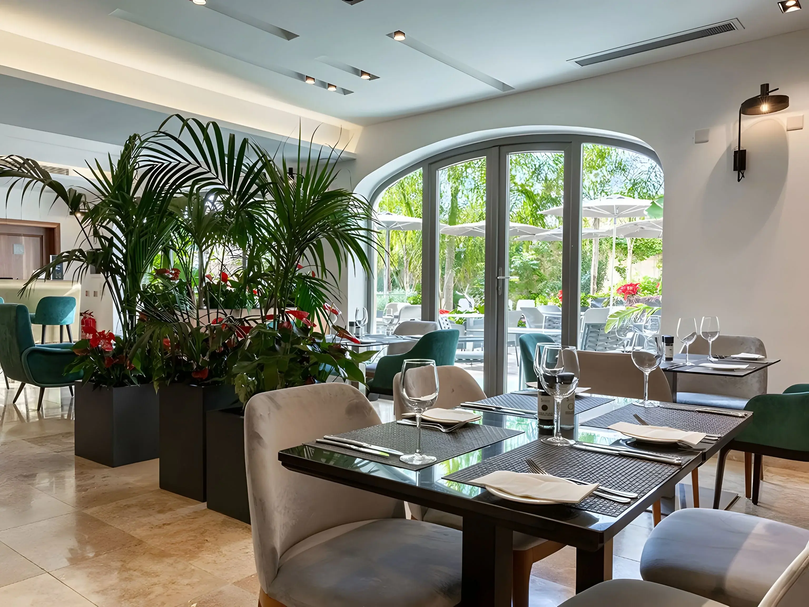 Restauracja i jedzenie w hotelu The Village Boutique & Spa