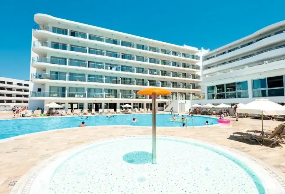 Basen w hotelu Tofinis Hotel