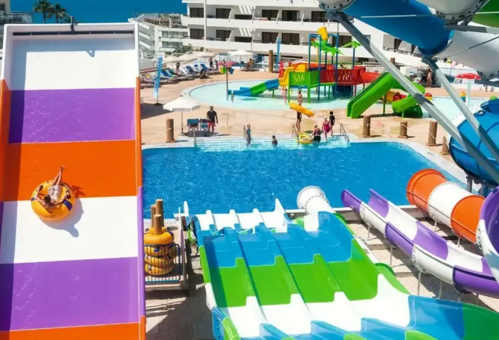 Basen w hotelu Tofinis Hotel