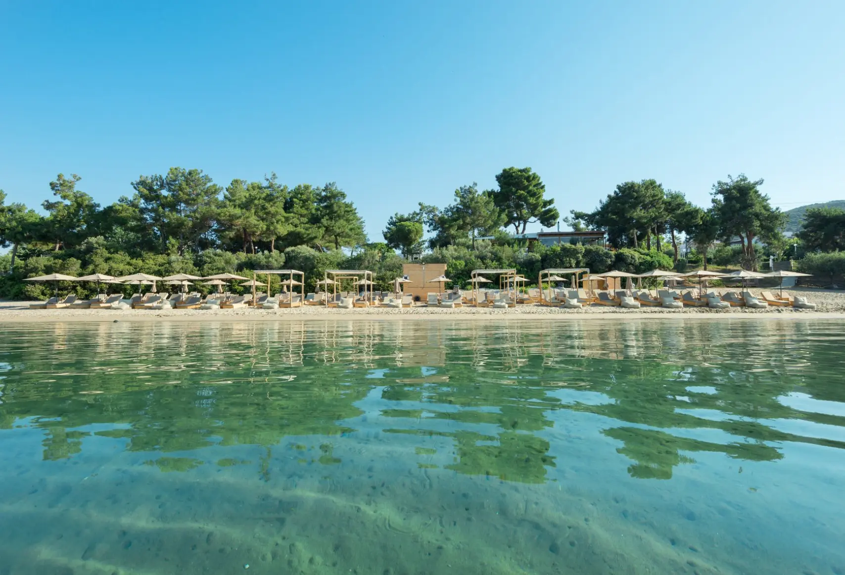 Basen w hotelu Trikorfo Beach Villas