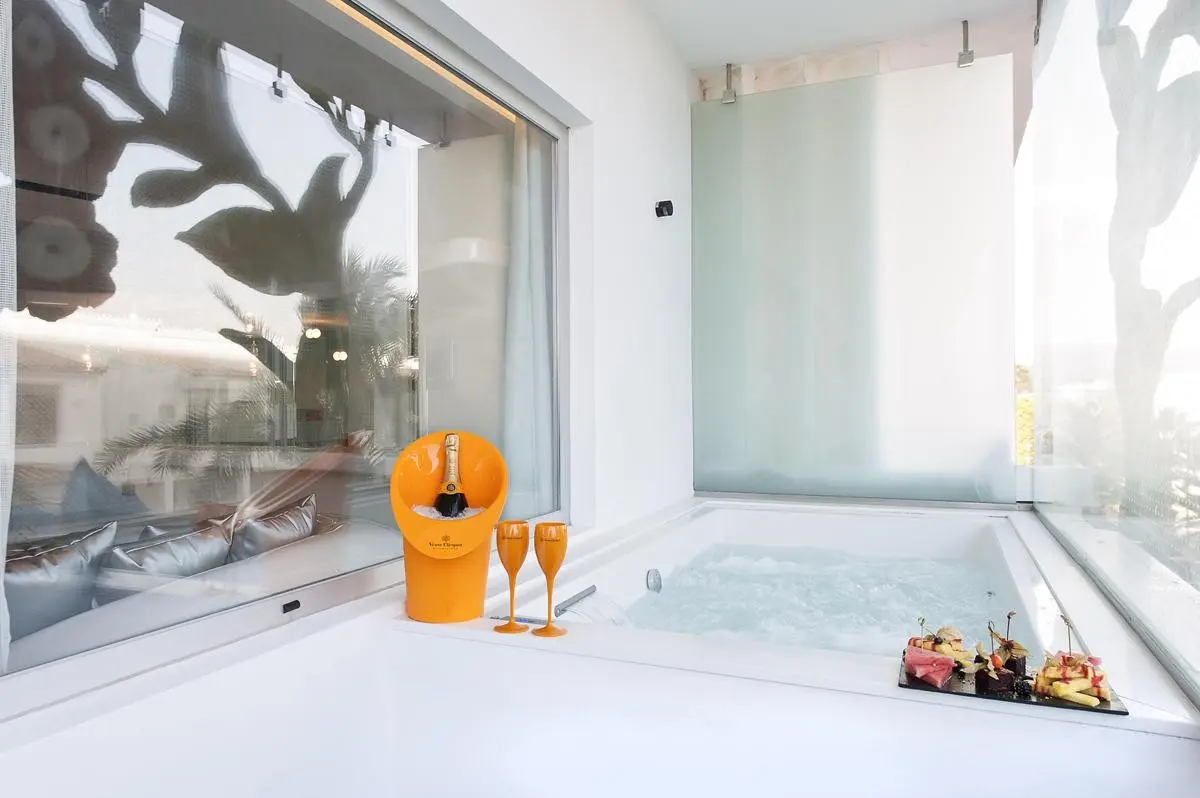 Ushuaia Ibiza Beach Hotel — USHUAIA IBIZA BEACH