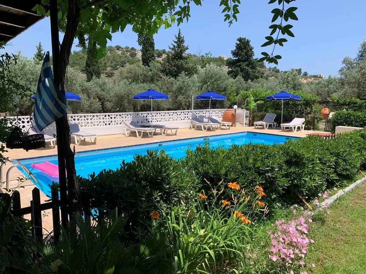 Varelis Hotel — VARELIS