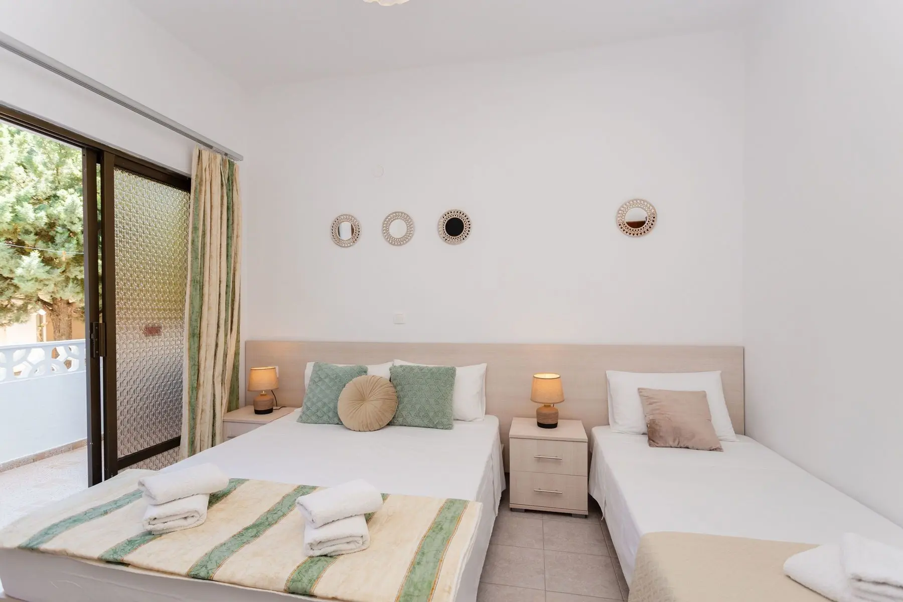 Varelis Hotel — VARELIS