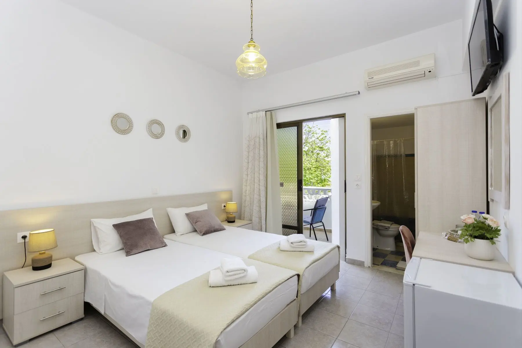 Varelis Hotel — VARELIS