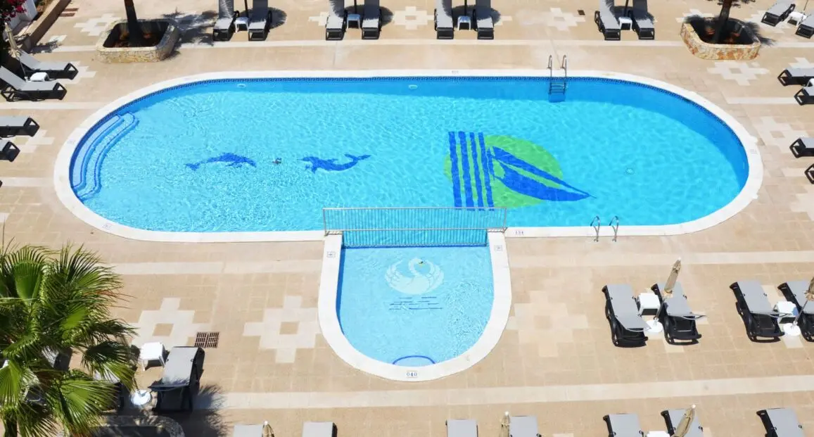 Basen w hotelu Vibra San Marino