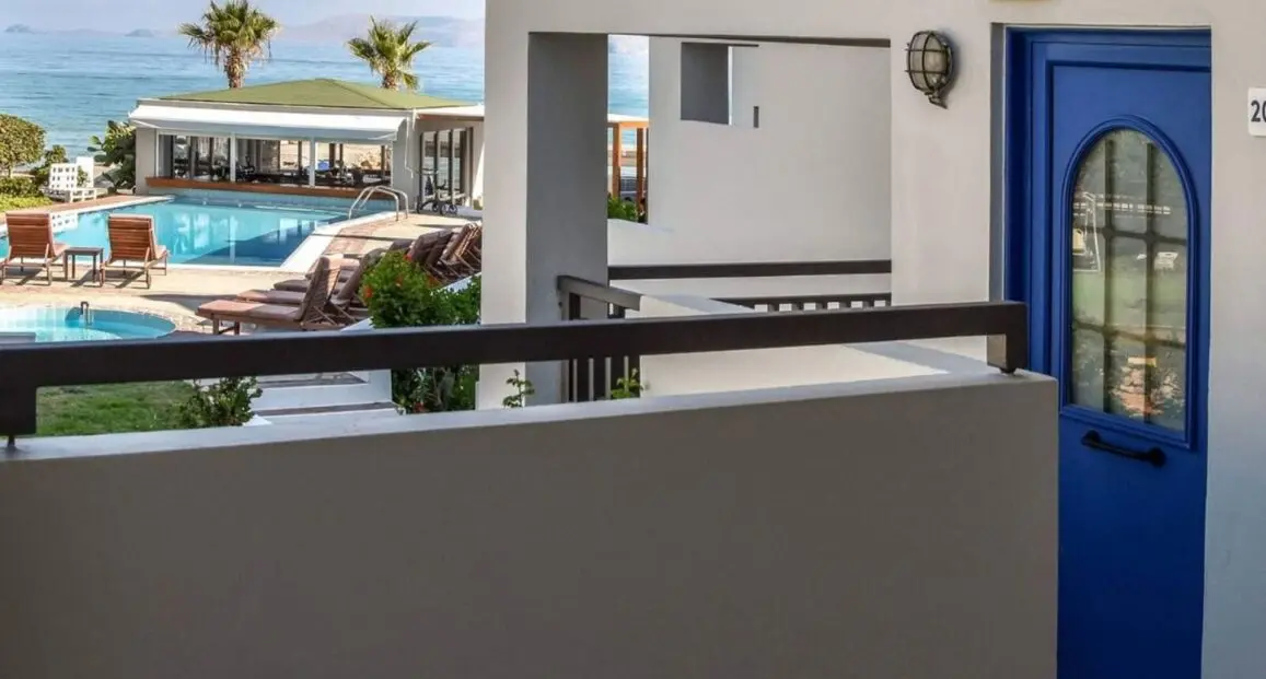 Basen w hotelu Yria Beach Hotel