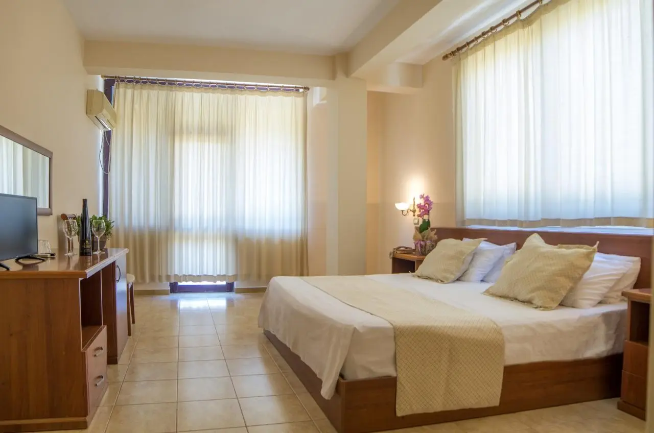 Akropoli — AKROPOLI