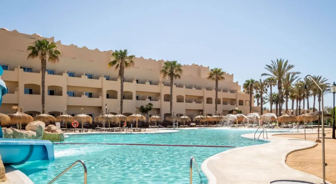 Basen w hotelu Alegria Cabo de Gata