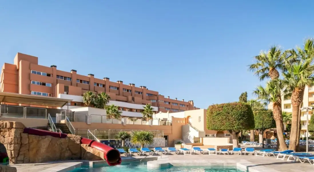 Basen w hotelu Alegria Fenix Family