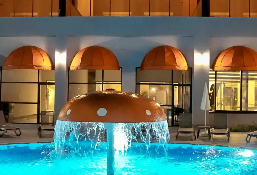 Basen w hotelu Almaris Resort Hotel