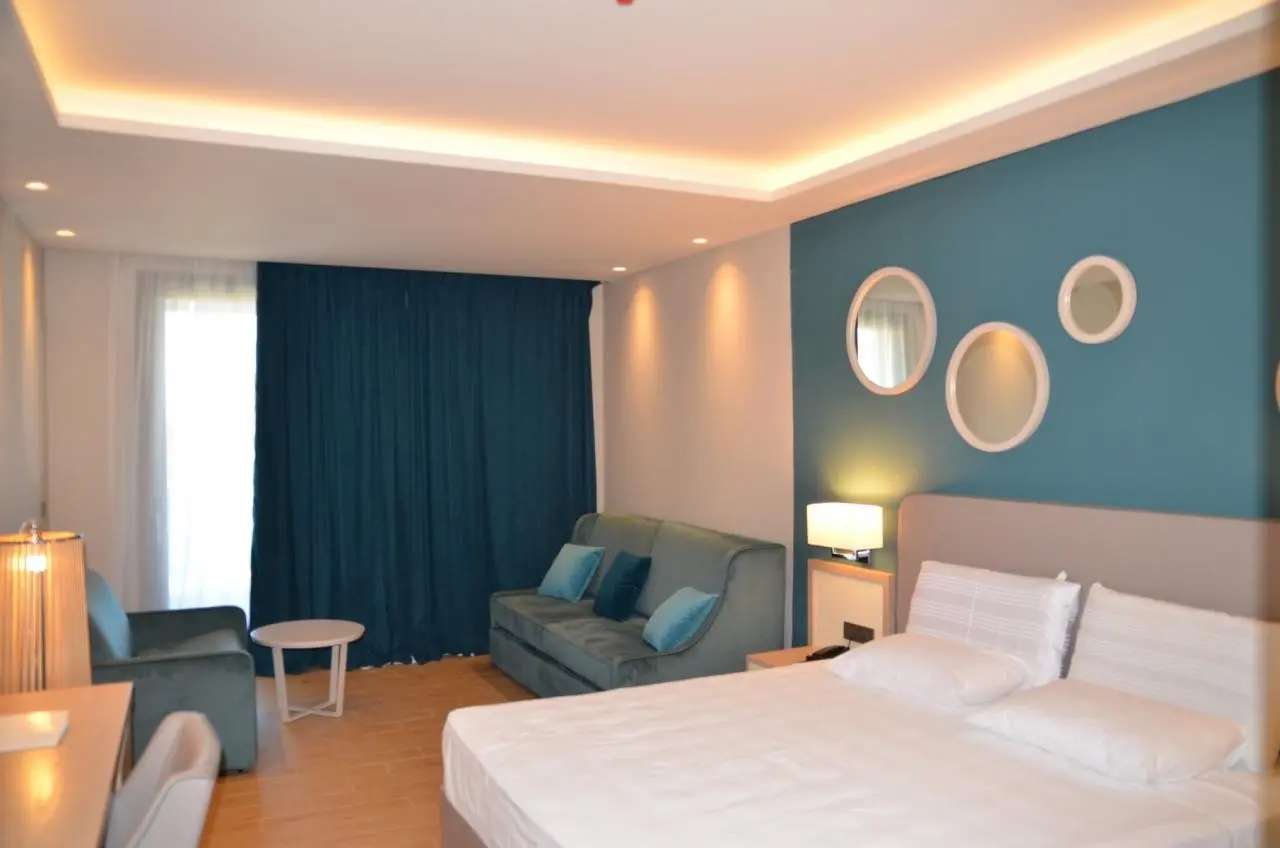 Pokój w hotelu Almyros Beach Resort and Spa