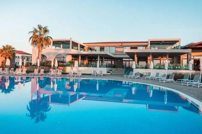 Basen w hotelu Almyros Beach Resort and Spa