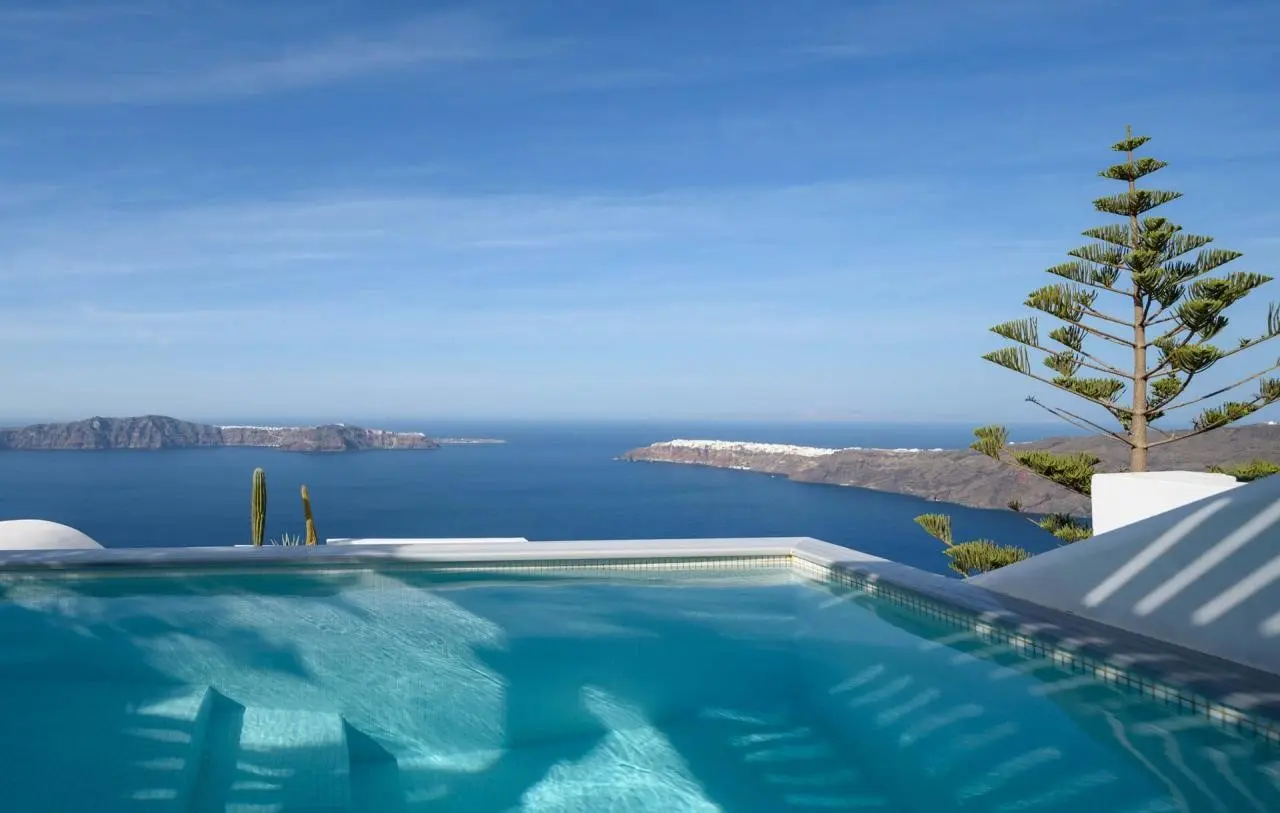 Basen w hotelu Andromeda Villas & Spa Resort