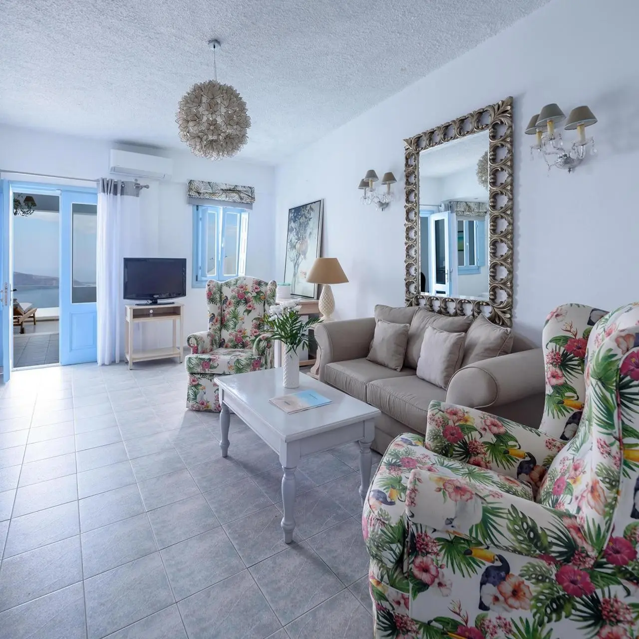 Basen w hotelu Andromeda Villas & Spa Resort