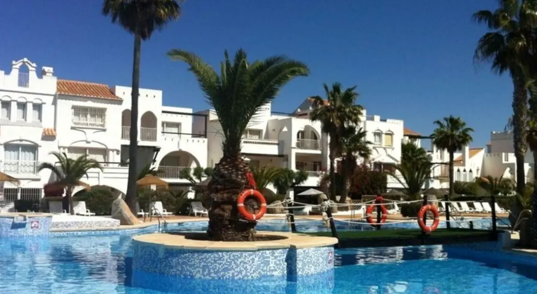 Basen w hotelu Apartamentos Golf Center Pueblo