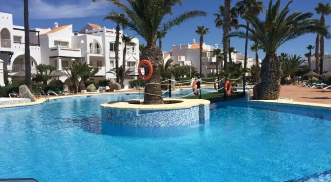 Basen w hotelu Apartamentos Golf Center Pueblo