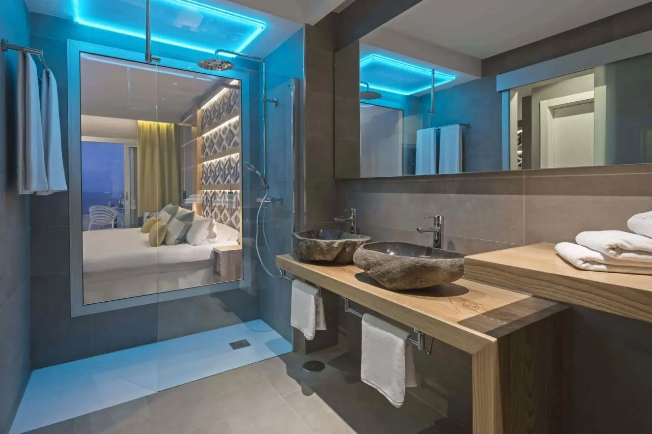 Łazienka w pokoju hotelu Atlantic Mirage