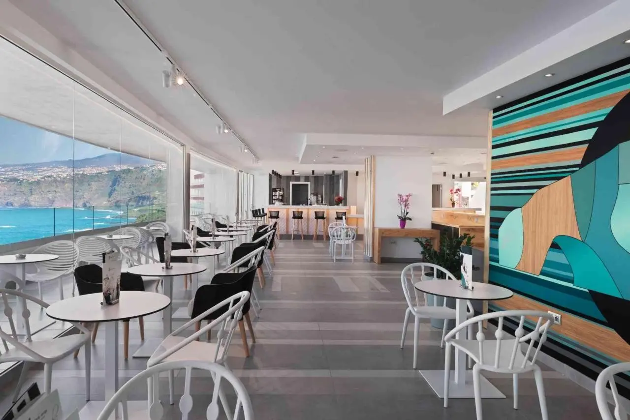 Restauracja i jedzenie w hotelu Atlantic Mirage