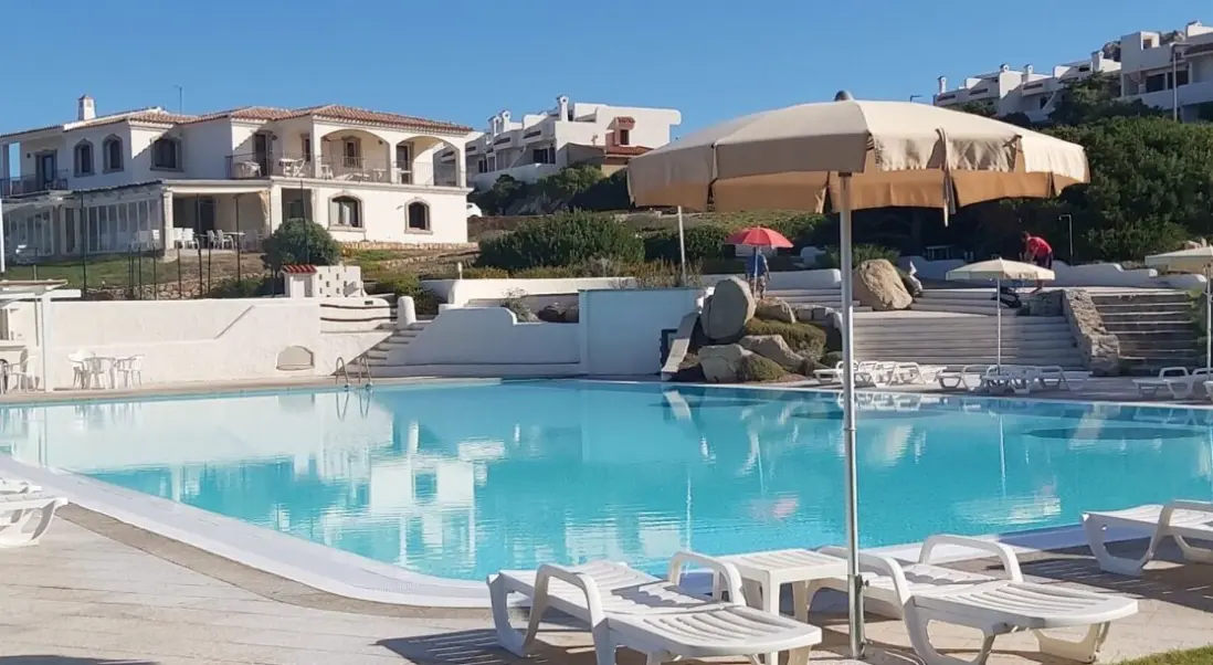 Basen w hotelu Baia Santa Reparata Residence