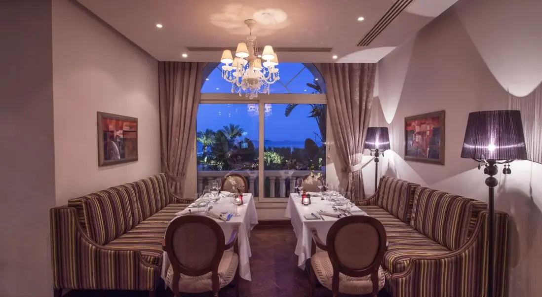 Restauracja i jedzenie w hotelu Baron Palace Sahl Hasheesh