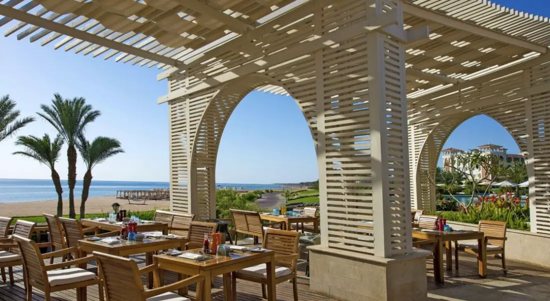 Restauracja i jedzenie w hotelu Baron Palace Sahl Hasheesh