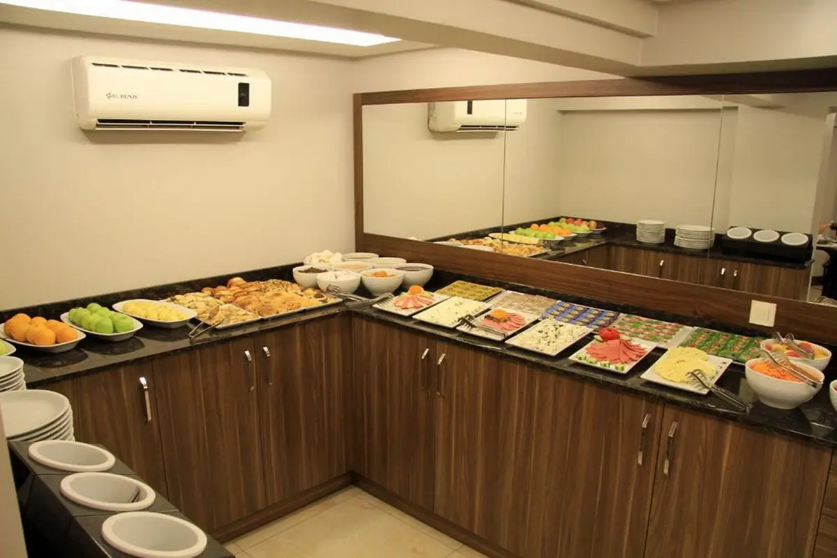 Restauracja i jedzenie w hotelu Bergama