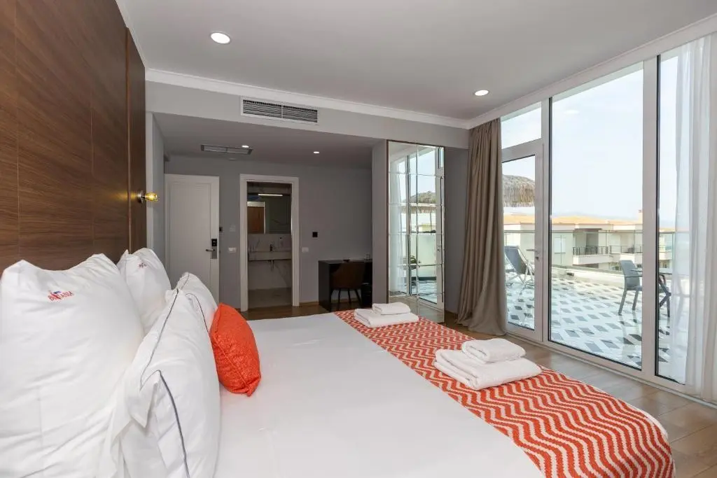 Britania — BRITANIA