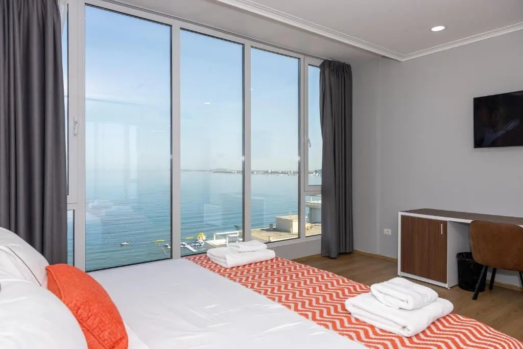 Britania — BRITANIA