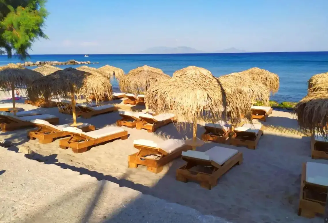 Plaża przy hotelu Cabana Blu Lifestyle Boutique Hotel & Suites