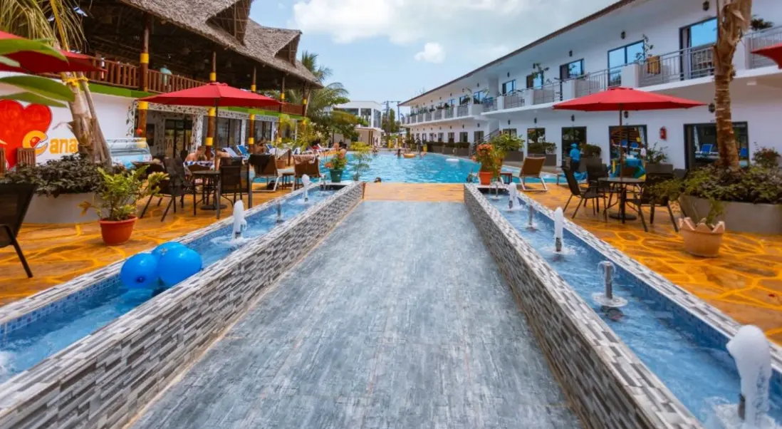 Basen w hotelu Canary Nungwi Hotel & Spa