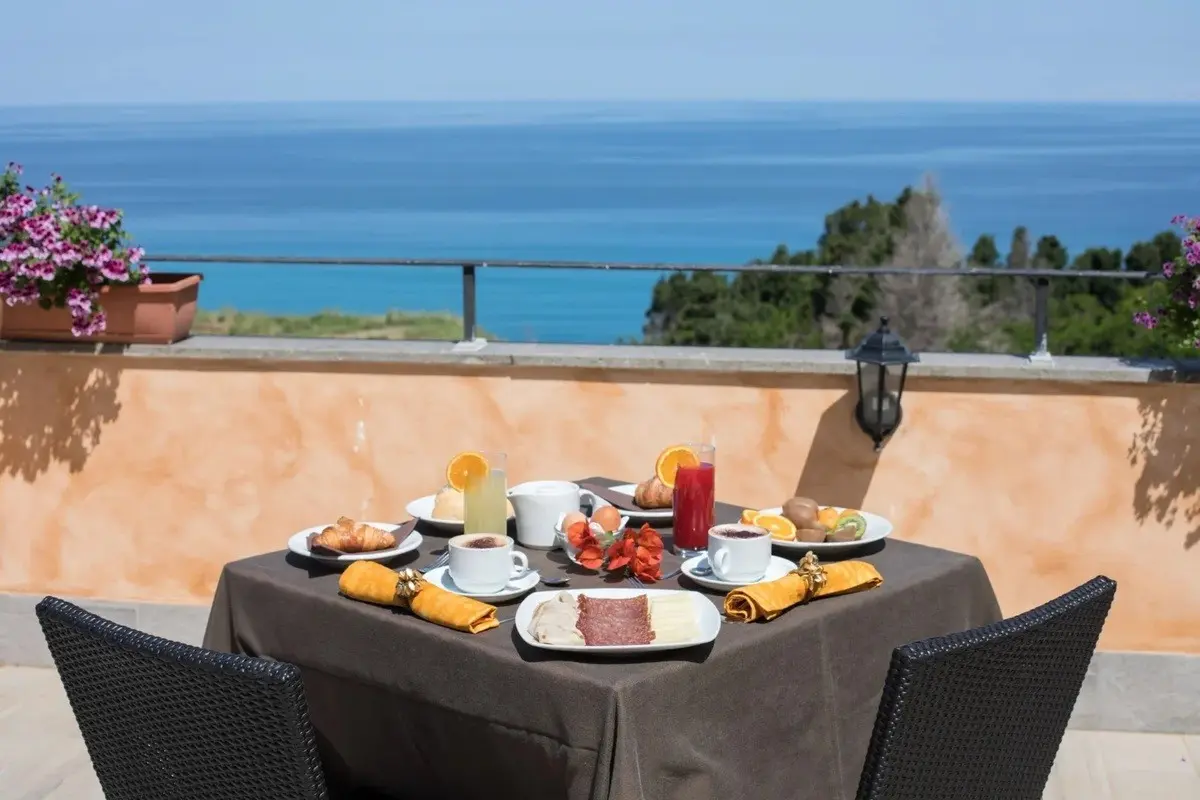 Widok z hotelu Cannamele Escape Tropea