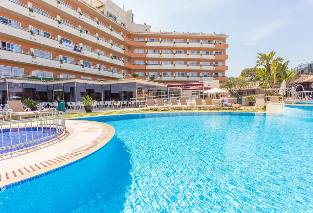Basen w hotelu Caprice Janeiro Hotel & Spa
