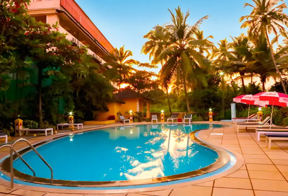 Basen w hotelu Carina Beach Resort