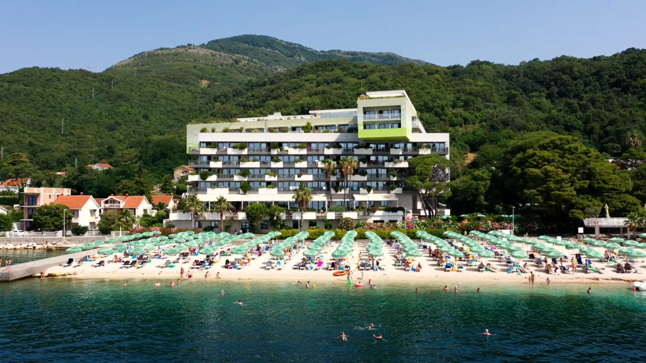 Plaża przy hotelu Carine Hotel Park