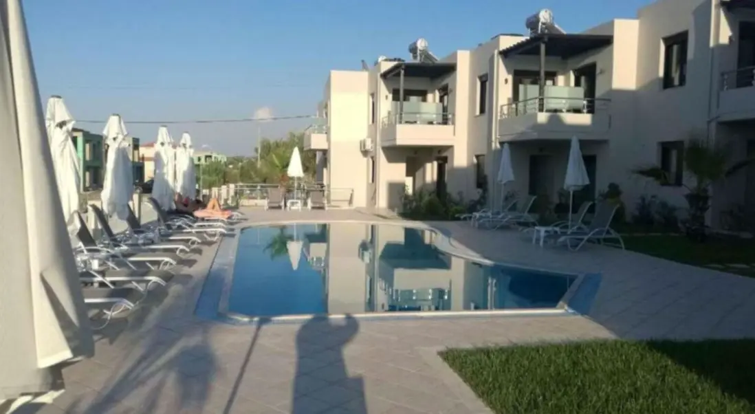 Basen w hotelu Carisa Maleme