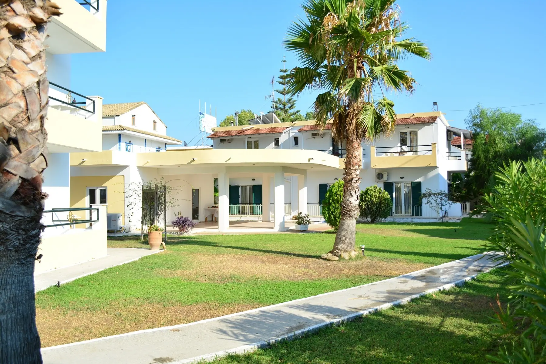 Cavos Beach House — CAVOS BEACH HOUSE